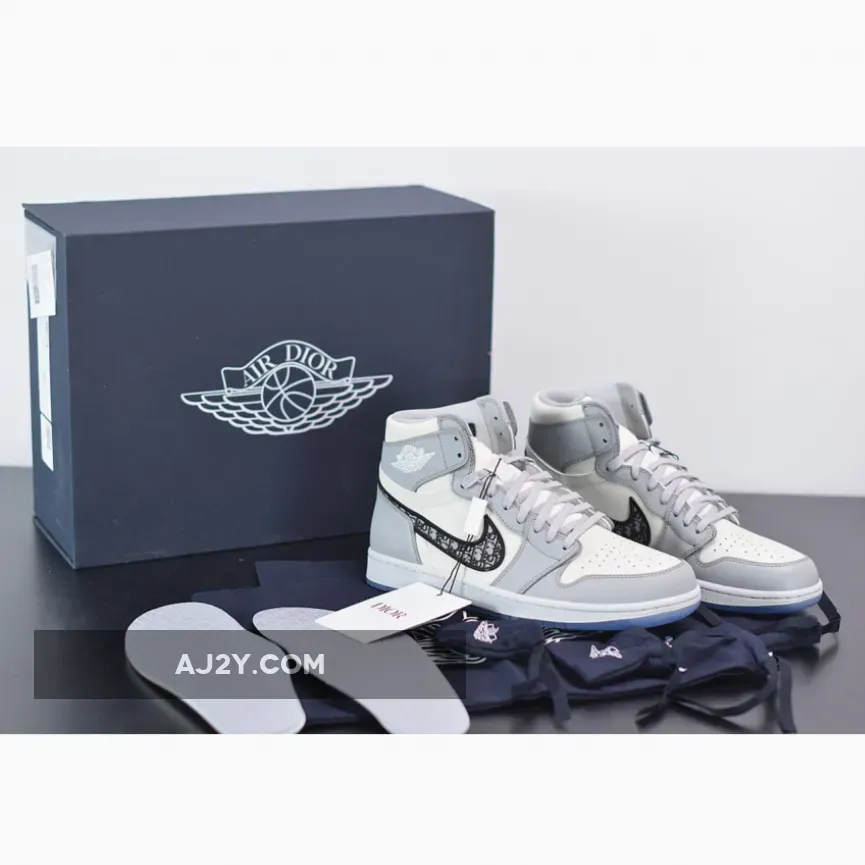 Dior Size 9 / Dior x Air Jordan 1 High Og 'Wolf Grey' AJ1 Sail/Photon Dust/White