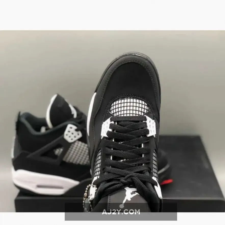 Air Jordan 4 "White Thunder" Air Jordan 4 "White Thunder"