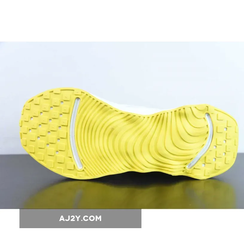 Nike Motiva ‘White Optic Yellow’ Nike Motiva ‘White Optic Yellow’