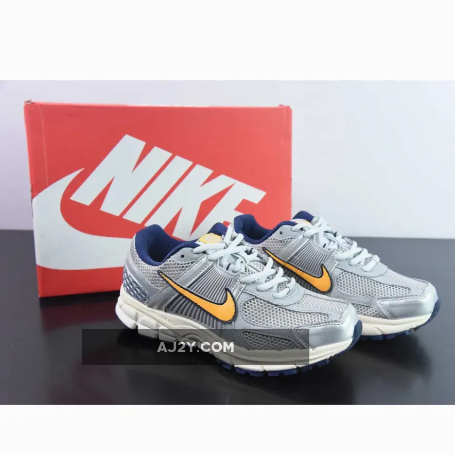 Nike Zoom Vomero 5 Laser Orange