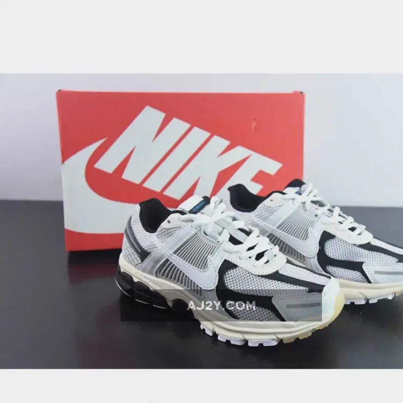 Nike Zoom Vomero 5 Supersonic Light Bone/Black