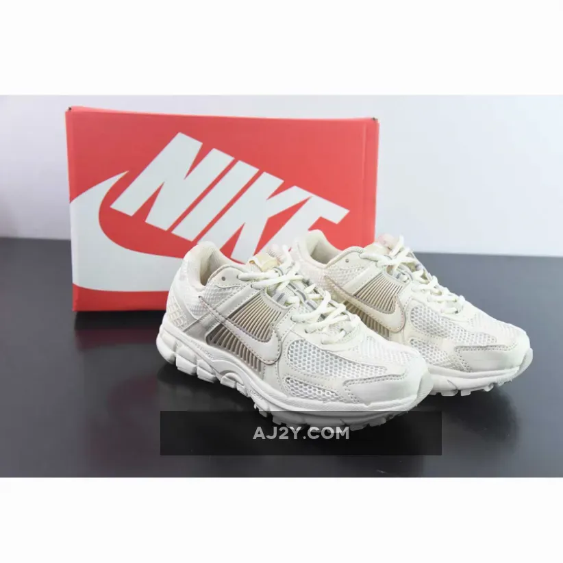 Nike Zoom Vomero 5 Tan Sail